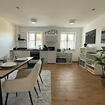 Modern & Spacious Carhandling Campus -naehe Therme Erding -messe Muenchen -arena -free Parking -netflix -w-lan Apartman