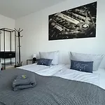 Modern & Spacious Carhandling Campus -naehe Therme Erding -messe Muenchen -arena -free Parking -netflix -w-lan