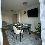 Modern & Spacious Carhandling Campus -naehe Therme Erding -messe Muenchen -arena -free Parking -netflix -w-lan Neufinsing