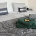 Modern & Spacious Carhandling Campus -naehe Therme Erding -messe Muenchen -arena -free Parking -netflix -w-lan Apartman *